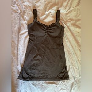 Lululemon top / black / with pads / size 6 EUC